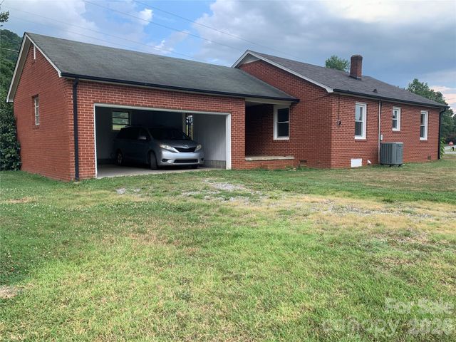 6231 Nc 16 Highway N, Taylorsville, NC 28681