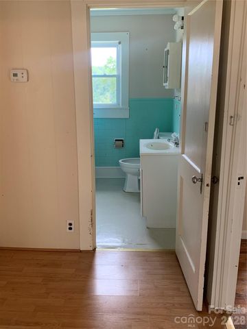 6231 Nc 16 Highway N, Taylorsville, NC 28681