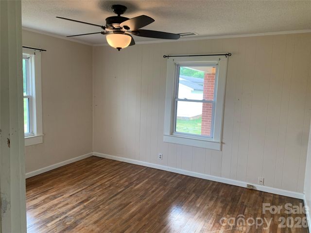 6231 Nc 16 Highway N, Taylorsville, NC 28681