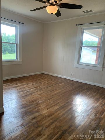 6231 Nc 16 Highway N, Taylorsville, NC 28681