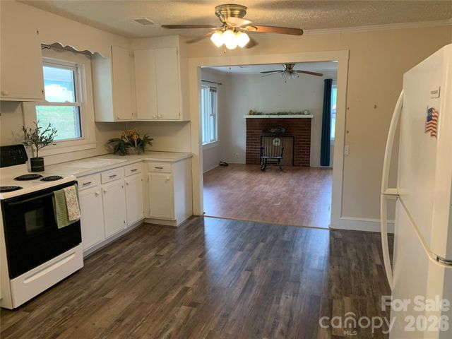 6231 Nc 16 Highway N, Taylorsville, NC 28681