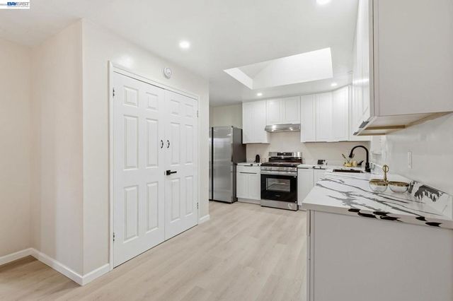 92 Welle Rd, Crockett, CA 94525