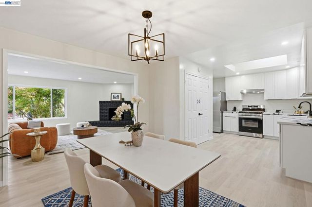 92 Welle Rd, Crockett, CA 94525