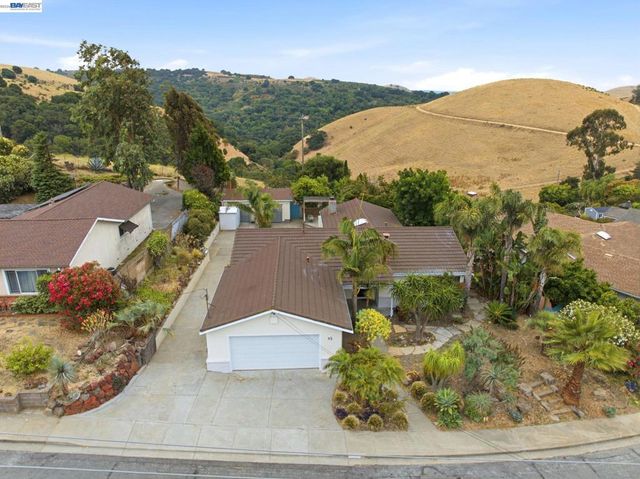 92 Welle Rd, Crockett, CA 94525