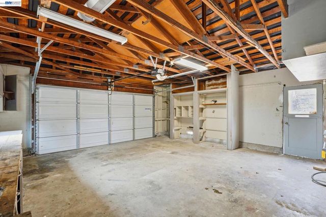 92 Welle Rd, Crockett, CA 94525