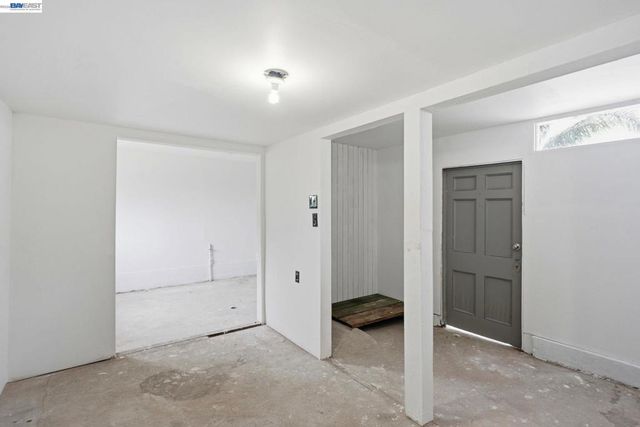 92 Welle Rd, Crockett, CA 94525