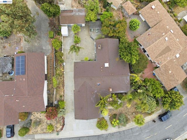 92 Welle Rd, Crockett, CA 94525