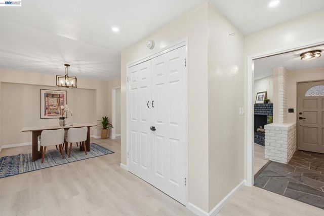 92 Welle Rd, Crockett, CA 94525