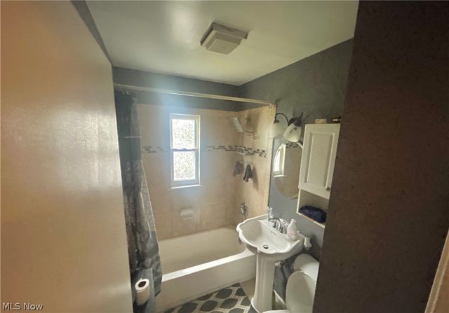 114 Avalon Drive, Bedford, OH 44146