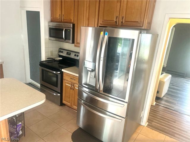 114 Avalon Drive, Bedford, OH 44146