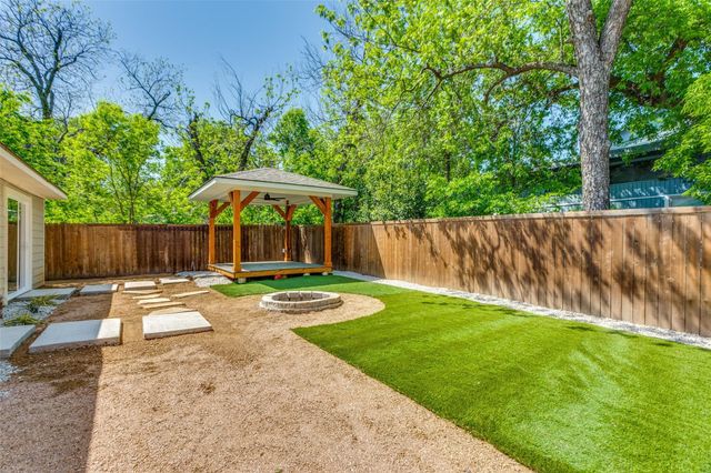 2624 Townsend Drive, Fort Worth, TX 76110