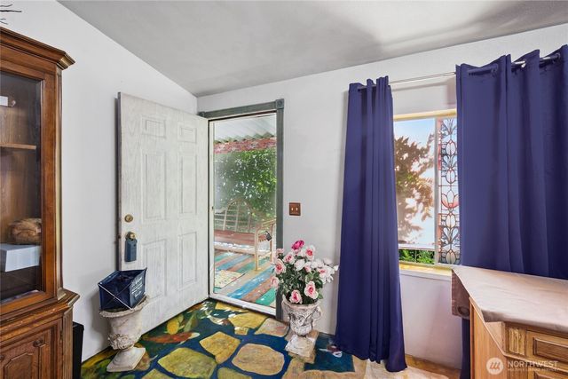 404 NE Saturn Lane, Bremerton, WA 98311