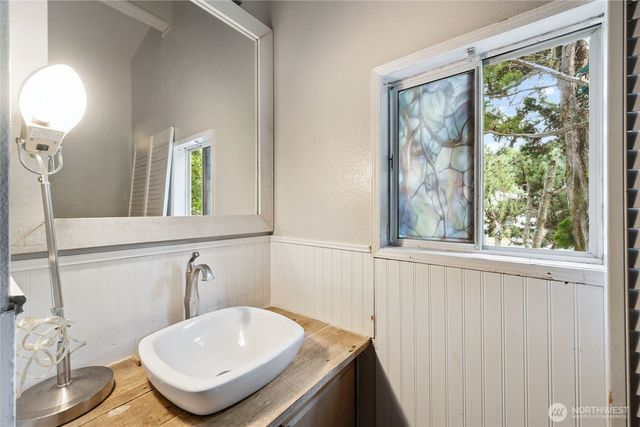 404 NE Saturn Lane, Bremerton, WA 98311