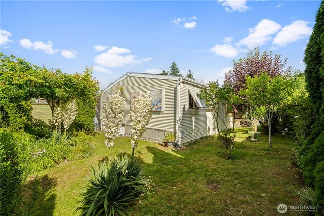 404 NE Saturn Lane, Bremerton, WA 98311