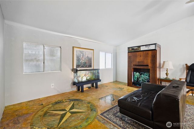 404 NE Saturn Lane, Bremerton, WA 98311