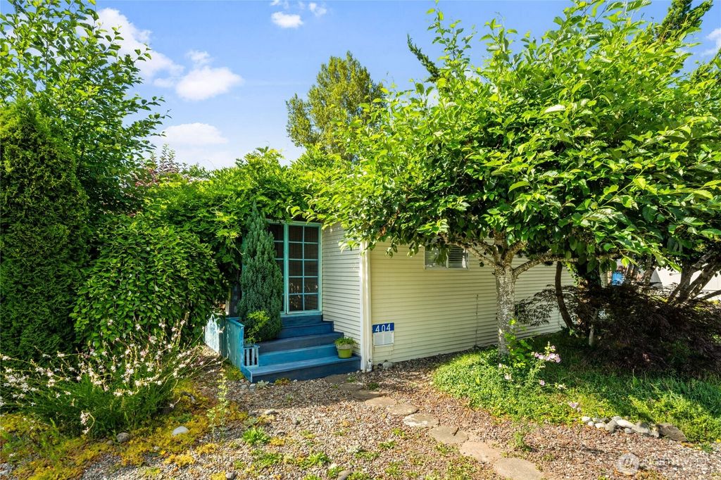 404 NE Saturn Lane, Bremerton, WA 98311