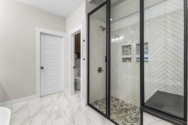1124 Queen Elizabeth Drive, Mcgregor, TX 76657