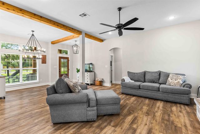 1124 Queen Elizabeth Drive, Mcgregor, TX 76657