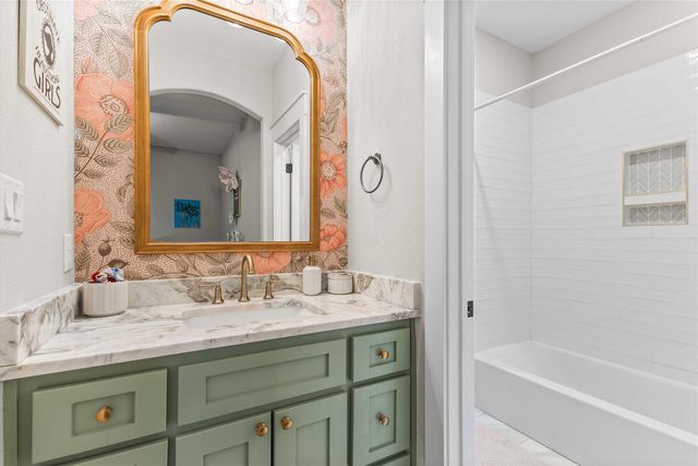 1124 Queen Elizabeth Drive, Mcgregor, TX 76657
