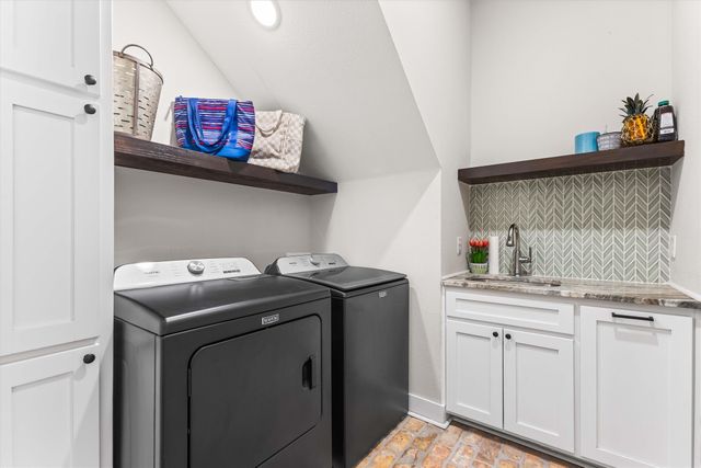 1124 Queen Elizabeth Drive, Mcgregor, TX 76657