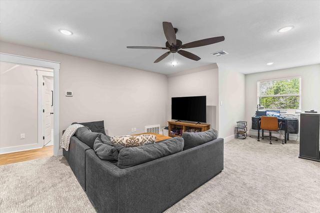 1124 Queen Elizabeth Drive, Mcgregor, TX 76657