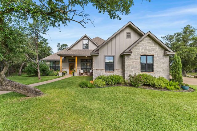 1124 Queen Elizabeth Drive, Mcgregor, TX 76657