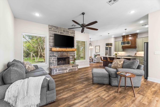 1124 Queen Elizabeth Drive, Mcgregor, TX 76657