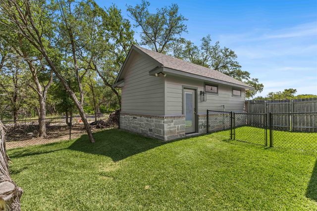 1124 Queen Elizabeth Drive, Mcgregor, TX 76657