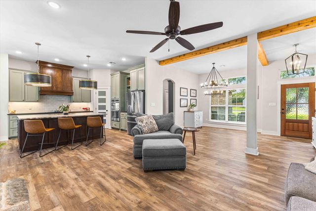 1124 Queen Elizabeth Drive, Mcgregor, TX 76657