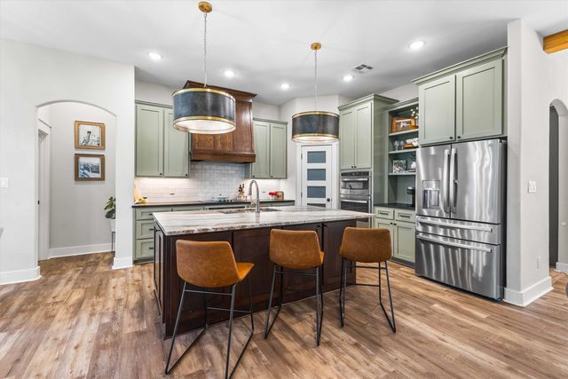 1124 Queen Elizabeth Drive, Mcgregor, TX 76657