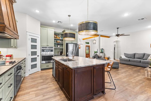 1124 Queen Elizabeth Drive, Mcgregor, TX 76657