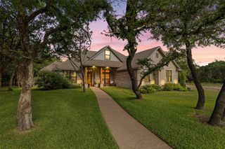 1124 Queen Elizabeth Drive, Mcgregor, TX 76657