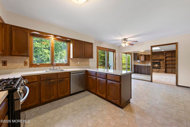 31 Vaughn Drive, Middletown, NJ 07748