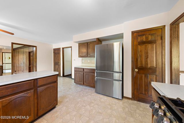 31 Vaughn Drive, Middletown, NJ 07748