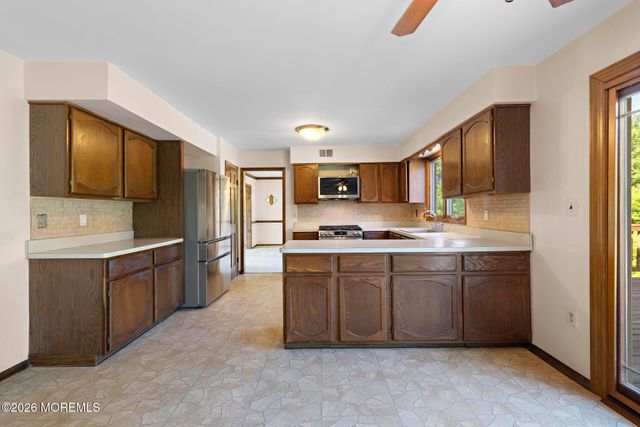 31 Vaughn Drive, Middletown, NJ 07748