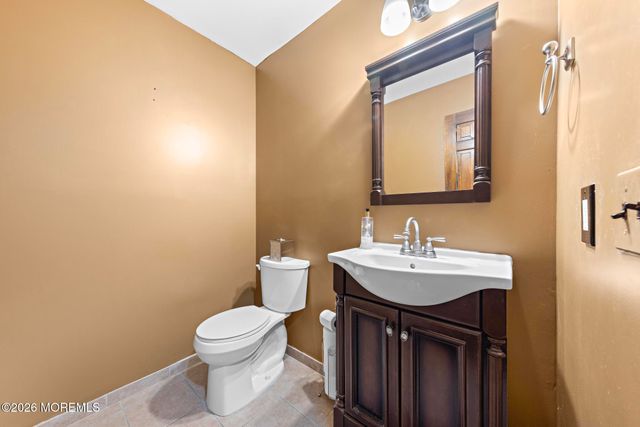 31 Vaughn Drive, Middletown, NJ 07748