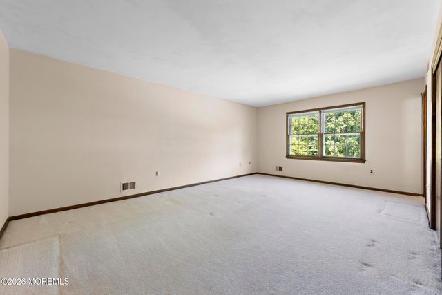 31 Vaughn Drive, Middletown, NJ 07748
