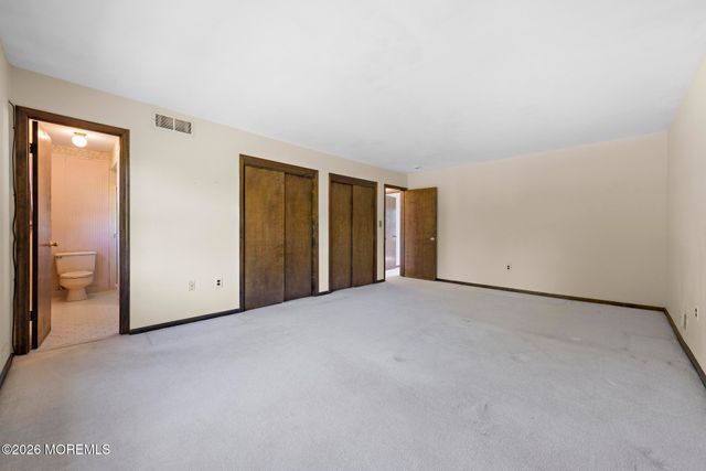31 Vaughn Drive, Middletown, NJ 07748