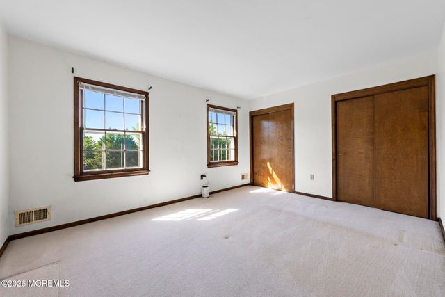 31 Vaughn Drive, Middletown, NJ 07748
