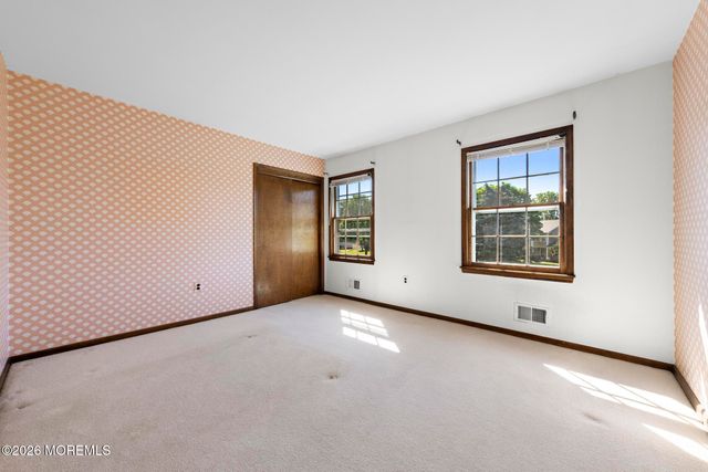 31 Vaughn Drive, Middletown, NJ 07748