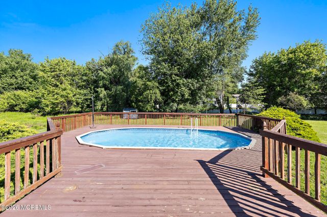 31 Vaughn Drive, Middletown, NJ 07748