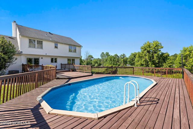 31 Vaughn Drive, Middletown, NJ 07748