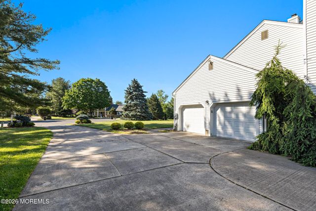 31 Vaughn Drive, Middletown, NJ 07748