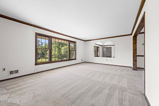 31 Vaughn Drive, Middletown, NJ 07748