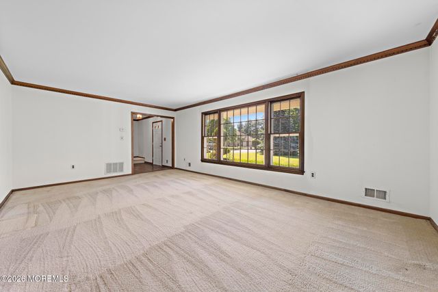 31 Vaughn Drive, Middletown, NJ 07748