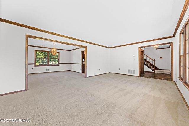 31 Vaughn Drive, Middletown, NJ 07748