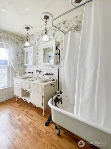 1510 W Water Street, South Bend, WA 98586