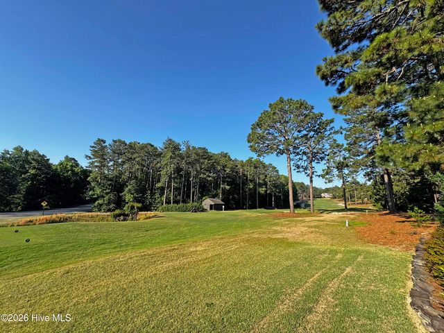 140 Steeplechase Way, Southern Pines, NC 28387