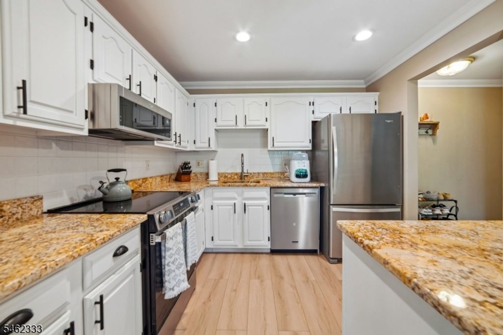 275 Potomac Dr, Bernards Twp., NJ 07920 — photo 2