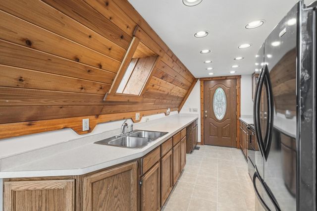 503 Greenacre Circle, Howard, OH 43028